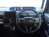 運転席まわり。スイッチやレバー等が使いやすく配置されています。