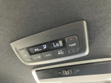 運転席・助手席・後席の3つのソーンそれぞれで、お好みの温度設定ができます。