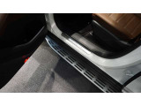 メルセデスジャパンが定めるサーティファイドカー(認定中古車)として登録を致しますので、納車時にはタイヤやバッテリー等も規定以下の数値であれば、整備代金を頂かず、無償で交換となります。ご安心下さい。