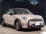 こちらのMINI認定中古車は整備・保証付きでございます。納車前整備費用はお見積書内に別途追加計上する事はございません。認定中古車整備・保証付きのお支払総額でお見積りご確認の上、他店とお比べください!!