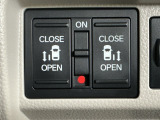 【両側パワースライドドア】両側がパワースライドドアになっており、運転席のスイッチやスマートキーでも開閉が可能です!開口部も広いので乗り降りも楽々♪