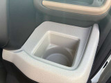 運転席側ドリンクホルダー。