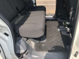 ☆リアシート☆足元スペースも広々としていてシートの座り心地も良く快適にくつろげます