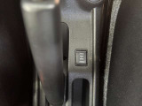 運転席右下のスイッチで各機能の切り替えや操作ができます。