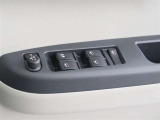 運転席フルオートパワーウィンドウ付きです。