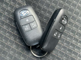 インテリジェントキーです。キーを取り出す事なく、車両のボタン操作だけてドアロック操作やエンジン始動等が可能です。