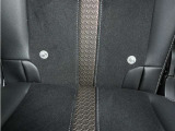 ◆ISOFIX◆シートベルトいらずでチャイルドシートと固定金具を連結するだけでガッチリ固定できます。
