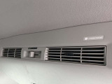 ナノイー搭載のリアシーリングファンで前席のエアコンの風を後席にも送り車内全体の冷暖房効果を早めます。