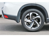 純正18インチアルミホイール、タイヤサイズ 225/55R18
