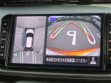 【アラウンドビューモニター&バックモニター】クルマを真上から見下ろしているかのような映像が表示され、周囲の状況がひと目で把握できるので、安心してスマートに駐車できます。駐車が苦手な方にオススメです!