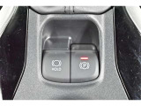 電動パーキングブレーキを搭載。スイッチ操作でパーキングブレーキを作動・解除することが可能です。