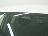 ◆Honda SENSING◆ カメラ等装置で精度の高い検知能力を発揮、安全運転を支援します。ステアリング上のコントローラーに注目!