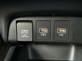 USBポート、チャージャーユニットです。