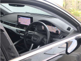 内装はシンプルに使い勝手を考え作られています。お車を運転する感覚をダイレクトに体感して頂けます。室内も広くロングドライブにも快適にお過ごしいただけます。