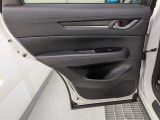 パワーウィンドウのスイッチですよ。運転席に居ながら窓を開け閉めのコントロールできます。