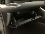 何かと便利なグローブボックス。メンテナンスノートや車検証、ちょっとしたメモと筆記用具等を入れておくとあればもしもの時にも便利ですね。☆詳しくは無料通話0078-6003-827541 相模原ICすぐ