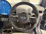 また、MINI正規認定中古車は、エマージェンシーサービスが自動付帯。24時間365日、皆様のカーライフをサポートいたします。確かな安心のうえで、「駆けぬける歓び」をご堪能ください。