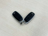 インテリジェントキーです!カバンやポケットに入れて持っているだけで、ボタンスイッチでドアロックの開閉が出来ます!