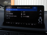 ナビゲーションはホンダコネクトディスプレイを装着しております。AM、FM、Bluetooth、フルセグTVがご使用いただけます。初めて訪れた場所でも道に迷わず安心ですね!