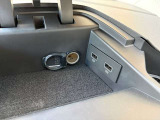 USBポートとACアダプター付きです