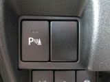 後退時に便利なパーキングセンサーを装備。駐車時の安全確認をサポートします。