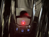 電動パーキングブレーキ&ブレーキホールド☆HOLDスイッチを押しシステムONの状態にしておくことで渋滞や信号待ちなどでブレーキを踏んで停止した時保持してくれる。