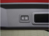 【パワーリアゲート】スイッチを操作することにより、リアゲートが自動で開閉します。自動開閉中のリアゲートを、半開以上の位置で止めることができます。
