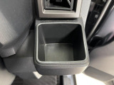 【運転席ドリンクホルダー】