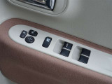 パワーウインドウを装備しております!後席ウインドゥの閉め忘れも運転席で解決できます♪