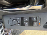 全席パワーウィンドウとなっています。運転席はオートになっているのでワンタッチ開閉することが出来ます。