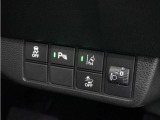 ◆パーキングセンサーシステム◆車庫入れの時などに近くに障害物がある場合、障害物までの距離を音で知らせてくれます。