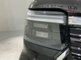 LEDヘッドライトは、点灯の瞬間から最大光量を発揮し、突然暗くなるトンネルなどでの安定感を高めます。