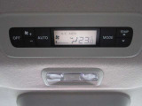 後席用もオートエアコンですので後席も快適です