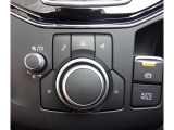 手元で直感的に操作できるコマンダースイッチや、停車時に便利なオートホールド機能を搭載!運転中の視線移動を抑え、安全で快適なドライブをサポートします。優れた操作性と上質感、ぜひ店頭でお確かめください。