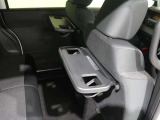 シートバックテーブル付きです。