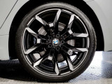 アウトバーンでの走行を見据えたBMWのブレーキシステムはもしもの時にもいち早くマシンを停止してくれます。