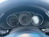 視認性に優れた表示が、必要な情報を瞬時に伝えます。Excellent visibility displays convey information instantly.