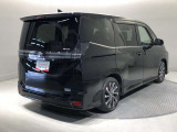 ご納車前にはエンジンオイル・オイルエレメント等を交換して、トヨタディーラーのエンジニアがしっかりと整備をさせていただきます。交換部品などについては、スタッフへお尋ねください。