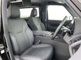 高いホールド性で運転姿勢が安定します。長距離ドライブでも疲れにくいのが魅力です。快適なドライビングライフをお送りください♪
