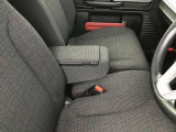 運転席側の後部座席内装も綺麗ですよ、