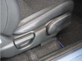 ◆シートハイトアジャスター◆運転席を上下に高さ調節ができます!運転ポジションを体格に合わせてシート調整できます。