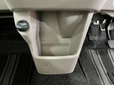 足元にも収納が出来ます!