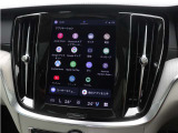 Google搭載のボルボなら、車内にいながら多彩なデジタルライフをお楽しみいただけます。Google Playから必要なアプリをダウンロードして、有意義な移動時間を楽しみましょう。