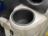 運転席側掘り込み式インパネカップホルダー