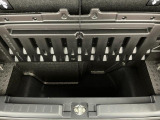 デッキボードの下には収納スペースがあります。