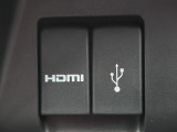 ナビ画面へスマートフォンやポータブル機器の映像・音声を直接出力できるHDMI&USB端子です。