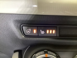 運転席、助手席には3段階で温度調節が可能なシートヒーターを装備しております。ステアリングヒーターはハンドルをじんわりと温めます♪寒い朝でも快適に運転できますよ♪
