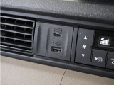 ◆USB接続端子◆スマホやiPodなどを接続して、いつもの音楽を車内でもお楽しみいただけます♪