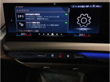 【カーブドディスプレイ】速度計などを表示する12.3インチの情報ディスプレイと、カーナビなどを表示するタッチが可能な14.9インチのディスプレイが1枚のパネルに集約され視認性、操作性を高めております。
