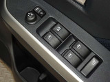 電動格納式ドアミラー・パワーウインドウを装備しています。